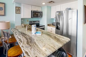 Fridge, microwave, oven, stovetop - Colorful, lofty condo with balcony, beach access, pools, hot tubs & tennis (Fort Morgan)