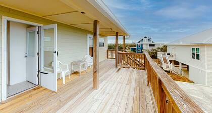 Beachfront home with furnished deck, great location, & WiFi