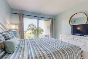 2 bedrooms, iron/ironing board, Internet, bed sheets - Gulf-view condo in beachfront building with pools, hot tub & tennis (Fort Morgan)