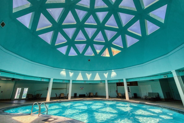 Pool - Gulf-view condo in beachfront building with pools, hot tub & tennis (Fort Morgan)