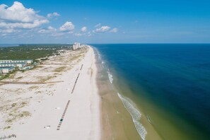 On the beach - Gulf-view condo in beachfront building with pools, hot tub & tennis (Fort Morgan)