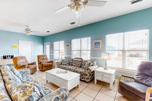 TV, DVD player, offices - Spacious Duplex with walkable beach access, AC, Free WiFi, Shared Pool, W&D (Fort Morgan)