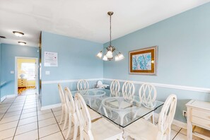 Dining - Spacious Duplex with walkable beach access, AC, Free WiFi, Shared Pool, W&D (Fort Morgan)