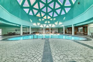 Pool - Charming cottage with deck, beach access, pools, and hot tub (Fort Morgan)