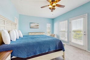 4 bedrooms, WiFi, bed sheets - Charming cottage with deck, beach access, pools, and hot tub (Fort Morgan)