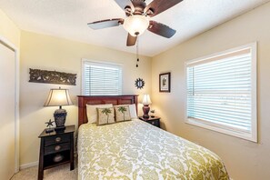 3 bedrooms, desk, iron/ironing board, WiFi - Delightful, Dog-Friendly Gulf Front Beach House w a Furnished Deck, Free WiFi, Central AC (Fort Morgan)