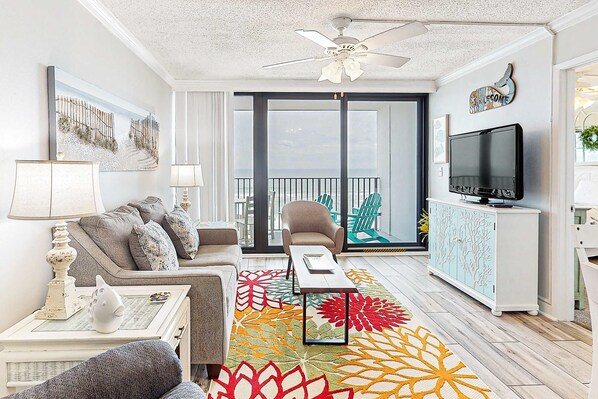 TV, DVD player, stereo - Waterfront condo with a full kitchen, pool, & beach access (Gulf Shores)