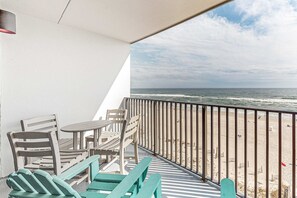 Property grounds - Waterfront condo with a full kitchen, pool, & beach access (Gulf Shores)