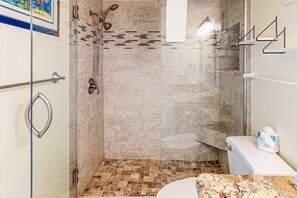 Shower, hair dryer, towels - Waterfront condo with a full kitchen, pool, & beach access (Gulf Shores)