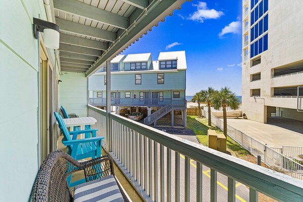 Property grounds - Stunning water-view condo with pool - steps away from the beach (Gulf Shores)