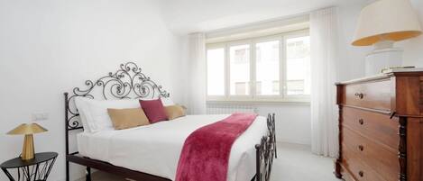 2 bedrooms, iron/ironing board, travel crib, free WiFi