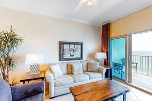TV, offices - Top-floor condo with breathtaking views, beach access, pools & hot tub (Gulf Shores)