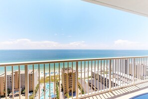 Property grounds - Top-floor condo with breathtaking views, beach access, pools & hot tub (Gulf Shores)