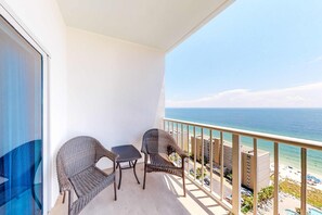 Property grounds - Top-floor condo with breathtaking views, beach access, pools & hot tub (Gulf Shores)