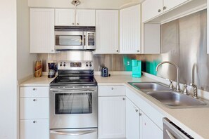 Fridge, microwave, oven, stovetop - Top-floor condo with pool & great views - close to the beach (Gulf Shores)