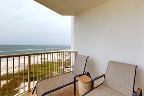Property grounds - Waterfront condo with indoor & outdoor pools, hot tubs, & on-site restaurants (Fort Morgan)