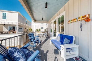 Terrace/patio - Coastal dog-friendly gem near beach & town with pool, balcony, & central AC (Gulf Shores)