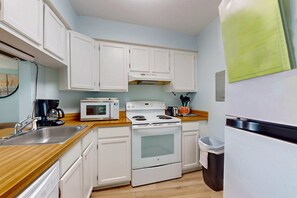 Fridge, microwave, oven, stovetop - Coastal paradise with pool, beach access & central AC - near shops & dining (Gulf Shores)