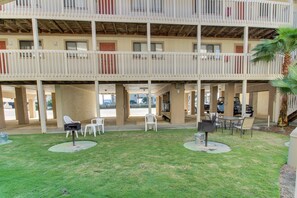 Outdoor dining - Home with partial ocean view, central AC, washer/dryer & pool (Gulf Shores)