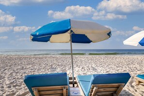 On the beach - Beachfront condo w/ amazing Gulf views, shared pools, hot tub, and fitness room (Gulf Shores)