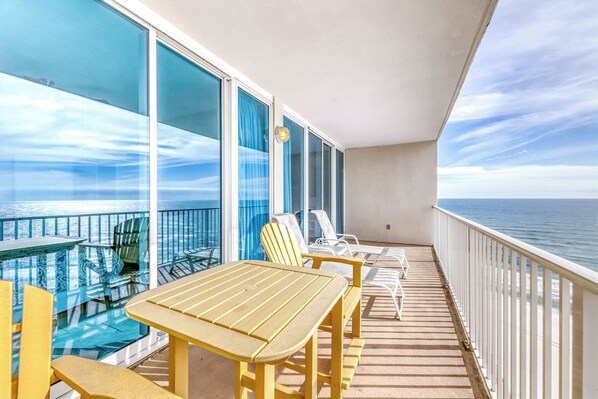 Property grounds - Beachfront condo w/ amazing Gulf views, shared pools, hot tub, and fitness room (Gulf Shores)