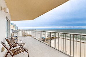 Property grounds - Gulf front condo w swim-through outdoor & indoor pool, hot tub, and sauna (Gulf Shores)