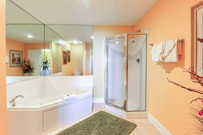 Een douche, handdoeken