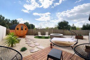 Terrace/patio - Villa with Pool, Spa and Sauna (Saint-Nazaire-d'Aude)