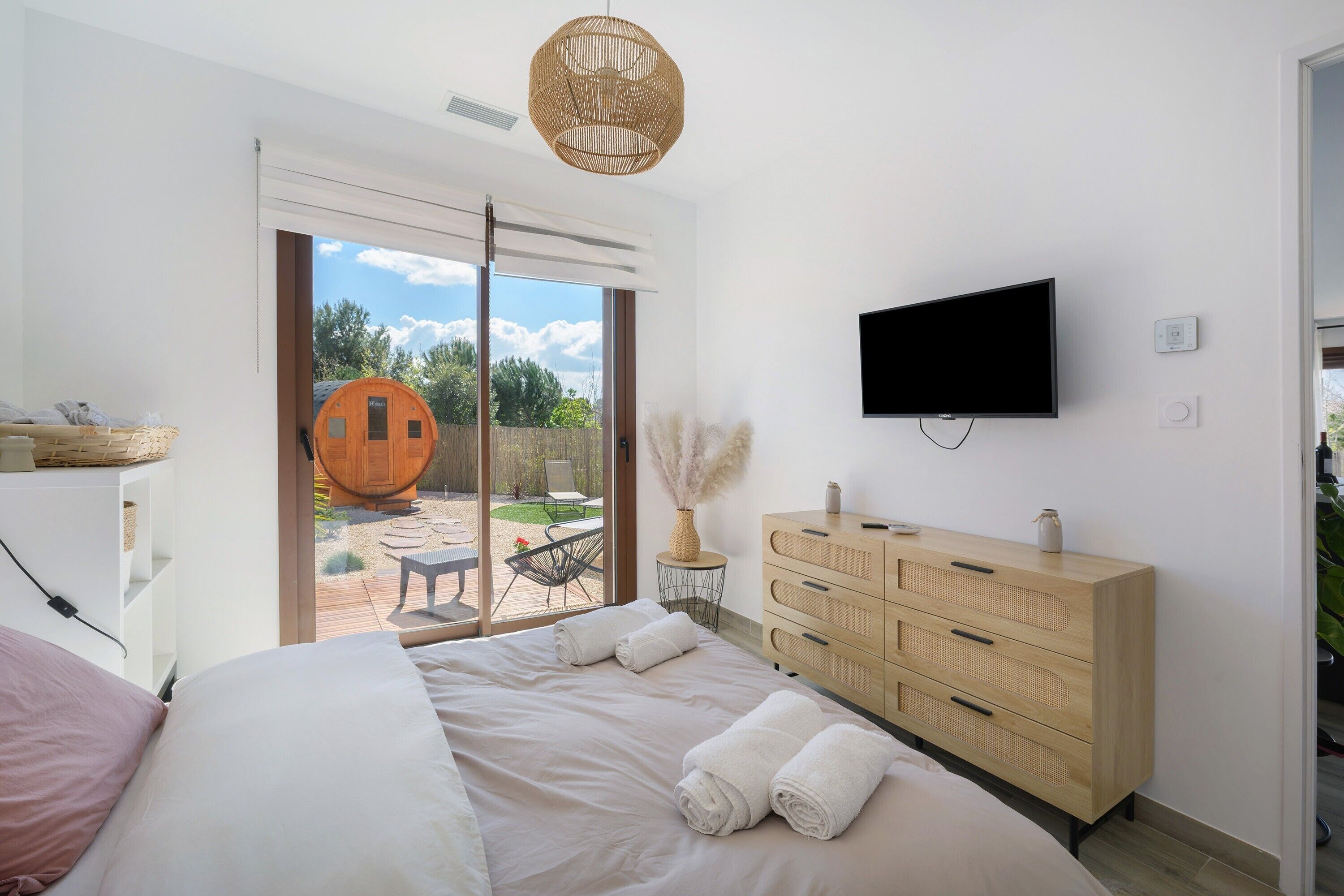 2 chambres, fer et planche à repasser, Wi-Fi, draps fournis