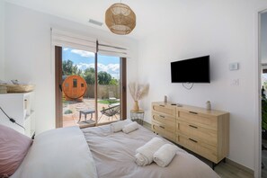 2 bedrooms, iron/ironing board, WiFi, bed sheets - Villa with Pool, Spa and Sauna (Saint-Nazaire-d'Aude)