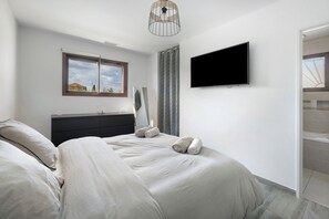 2 bedrooms, iron/ironing board, WiFi, bed sheets - Villa with Pool, Spa and Sauna (Saint-Nazaire-d'Aude)