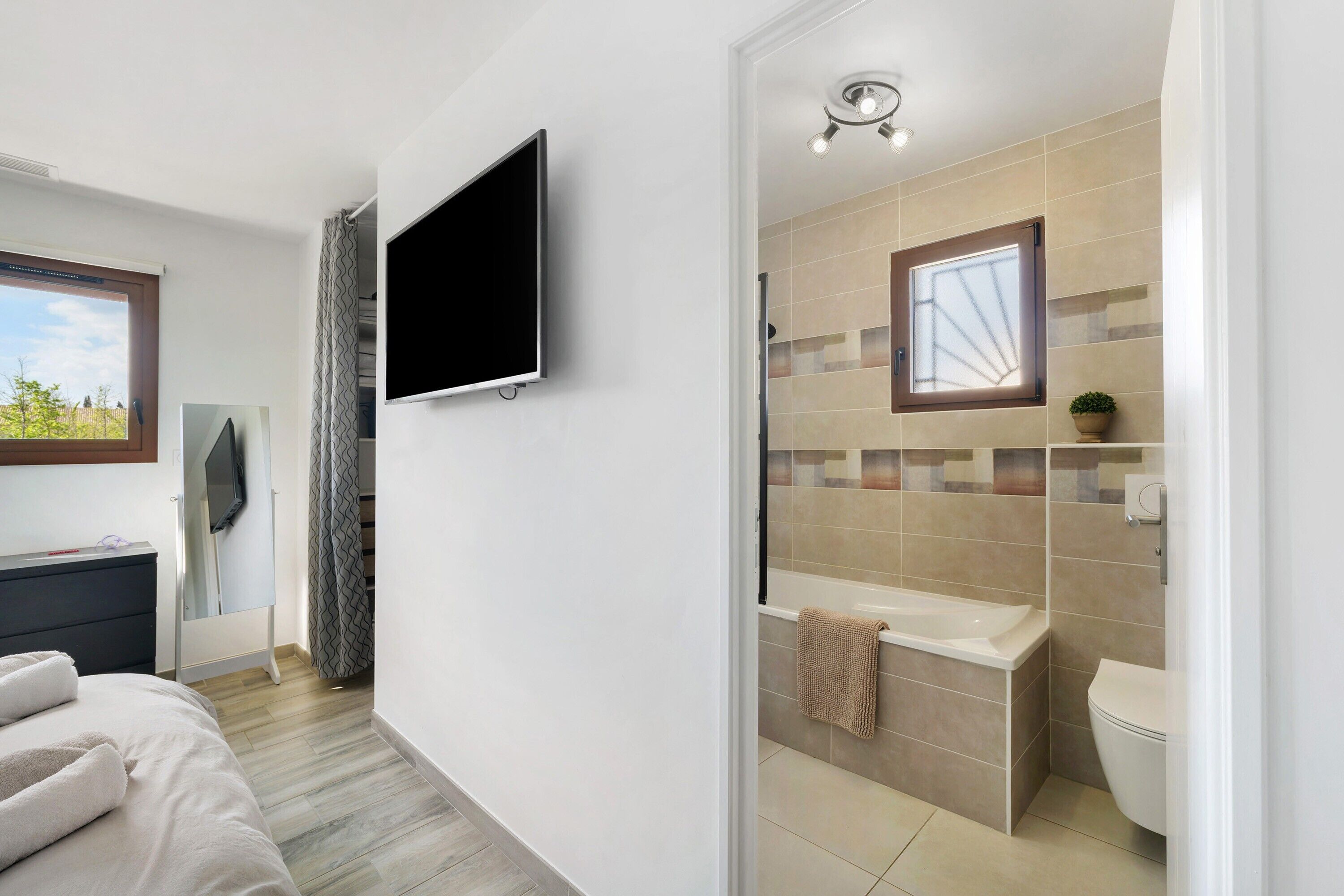 2 bedrooms, iron/ironing board, WiFi, bed sheets