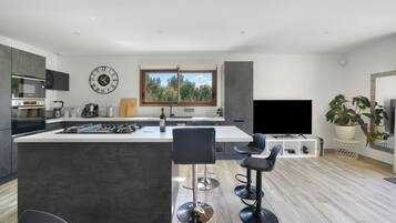 Fridge, microwave, oven, stovetop