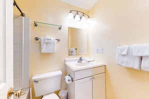 Shower, hair dryer, towels - Beachfront home on the dunes w/ amazing Gulf views & shared pool (Gulf Shores)