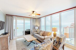 TV, DVD player, offices - Gulf-front condo w private balcony & shared pool, hot tub, gym & sauna (Gulf Shores)