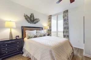 4 bedrooms, iron/ironing board, WiFi - Luxurious beachfront condo w incredible Gulf view & shared pool hot tub (Gulf Shores)