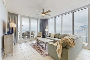 TV, DVD player, offices - Luxurious beachfront condo w incredible Gulf view & shared pool hot tub (Gulf Shores)