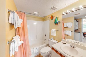 Shower, hair dryer, towels, shampoo - Beachfront condo with balcony overlooking Gulf of Mexico & resort pool (Gulf Shores)