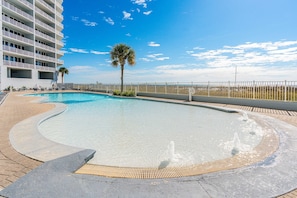 Pool - Gulf-front condo w/ shared beachside pools, hot tubs Near top attractions (Gulf Shores)