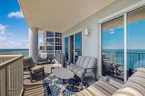 Property grounds - Penthouse-level, waterfront condo with epic Gulf-view balcony, pools, & gym (Gulf Shores)