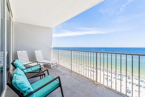 Property grounds - Well decorated Gulf-front condo with pool/hot tub access (Gulf Shores)