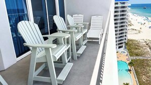 Property grounds - Well decorated Gulf-front condo with pool & hot tub access (Gulf Shores)