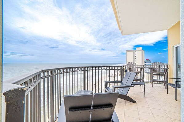 Property grounds - Gulf-front condo with balcony overlooking beach, pool, new furniture, & W&D (Gulf Shores)