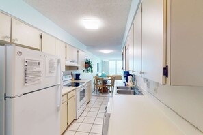 Fridge, microwave, oven, stovetop - Gulf-Front 4th-Floor Condo w/Shared Outdoor Pool, Central AC, Private Balcony (Gulf Shores)