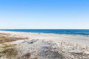 On the beach - Gulf-Front 4th-Floor Condo w/Shared Outdoor Pool, Central AC, Private Balcony (Gulf Shores)