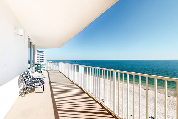 Property grounds - Gulf-Front Corner Condo w/ Amazing Views, Huge Deck & Shared Pools/Hot Tubs (Gulf Shores)