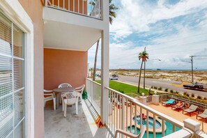 Outdoor dining - Beachfront condo w/private balcony, A/C, shared BBQ, pool, hot tub, free WiFi (Gulf Shores)
