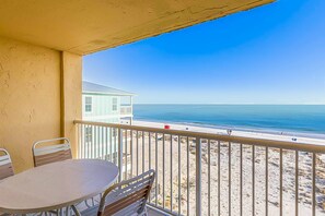 Property grounds - Beachfront Condo with Shared Outdoor Pool, Central AC, Private Balcony, Views, WiFi (Gulf Shores)