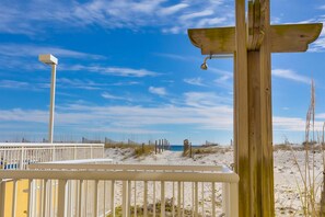 Property grounds - 5th-floor beach/Gulf-front condo with balcony, great views, & pool access (Gulf Shores)