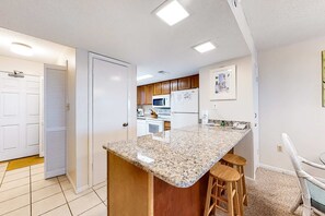 Fridge, microwave, oven, stovetop - 5th-floor beach/Gulf-front condo with balcony, great views, & pool access (Gulf Shores)